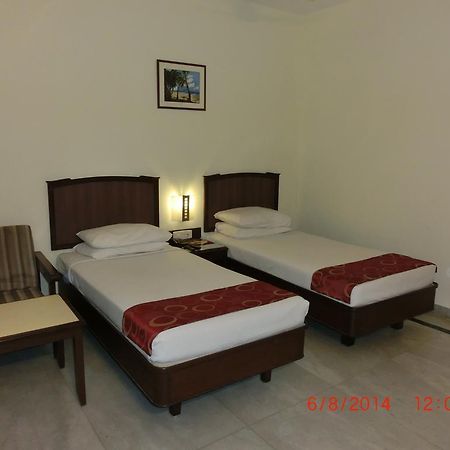 Hotel Thulashi Park Chennai Exterior photo