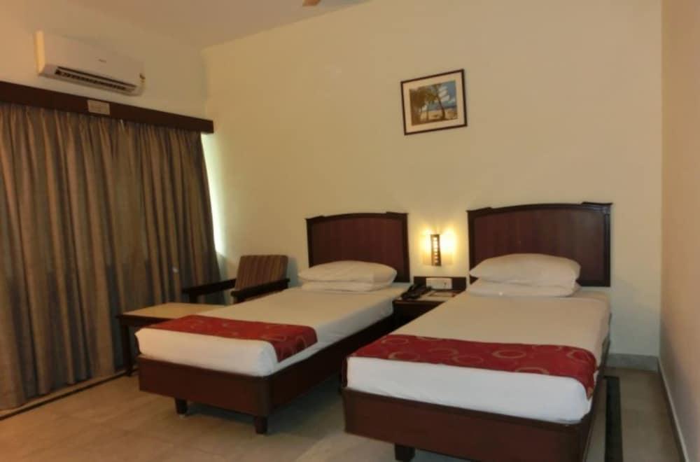 Hotel Thulashi Park Chennai Exterior photo