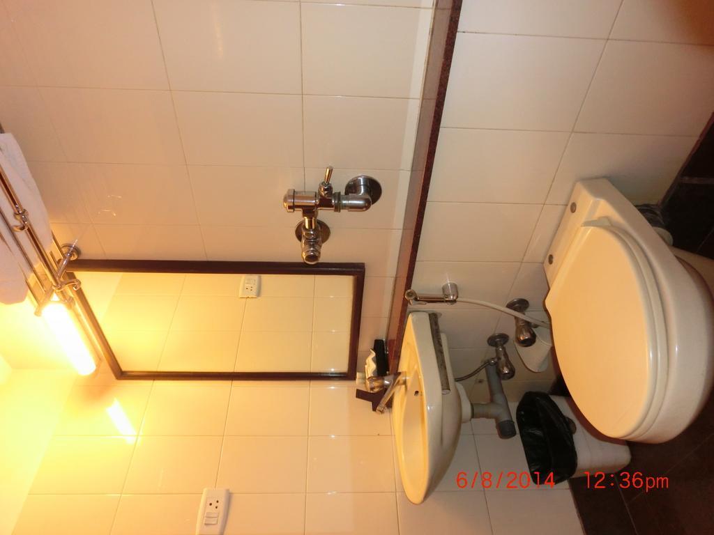 Hotel Thulashi Park Chennai Room photo