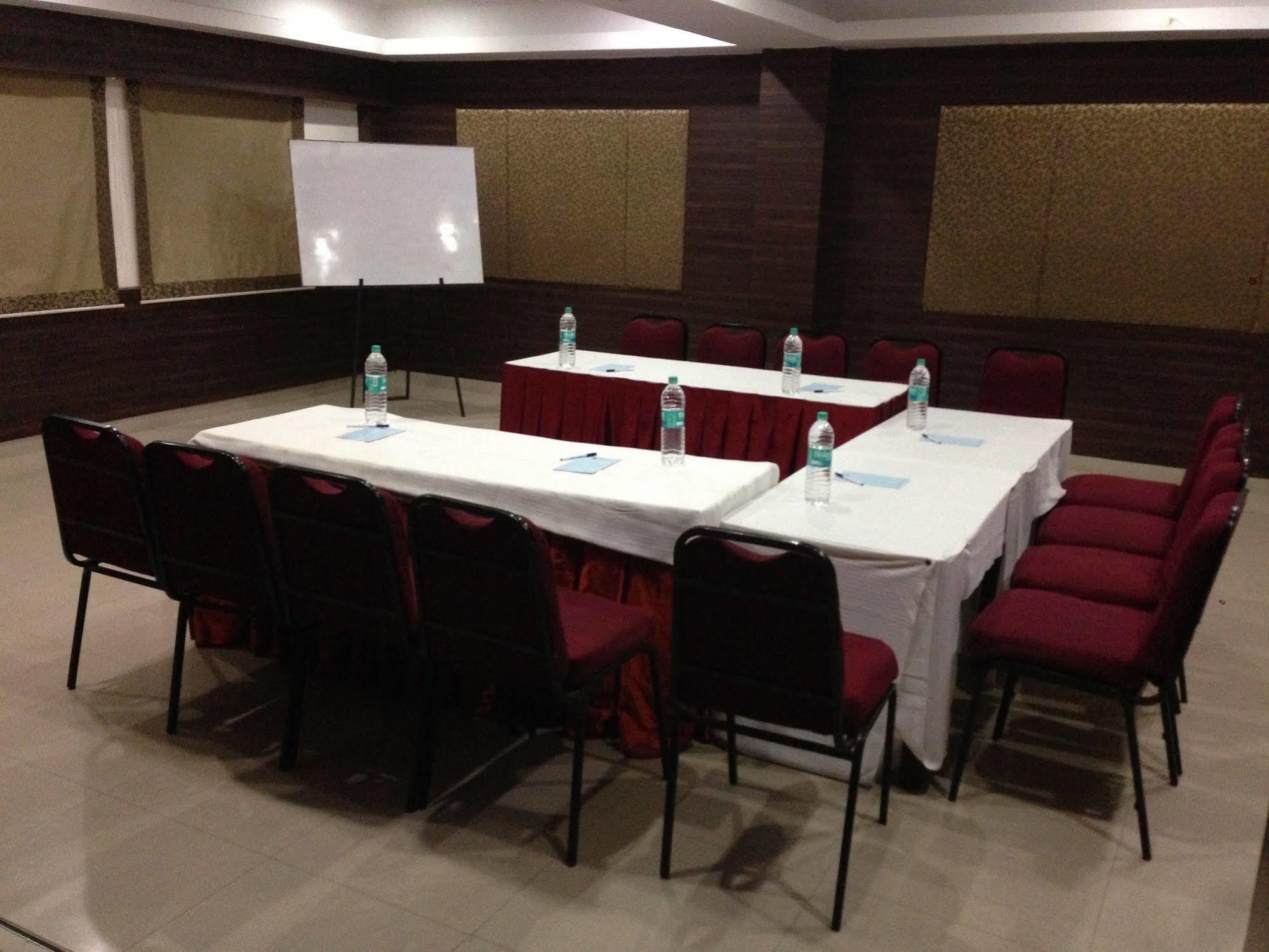 Hotel Thulashi Park Chennai Exterior photo